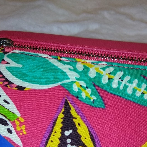 NWT Vera Bradley wallet, gorgeous!!! - Picture 4 of 6